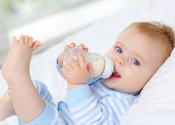 Bé mấy tuổi là uống được sữa hạt ? Top 7 lợi ích khi cho bé uống sữa hạt